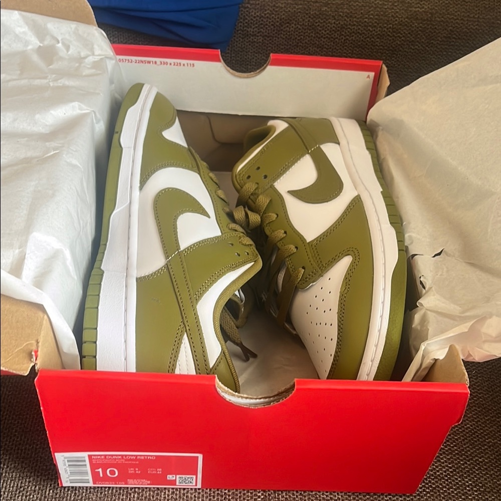 Nike Men's Green and White Sneakers